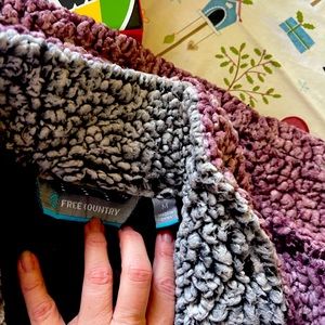 Free country size medium shear zip up